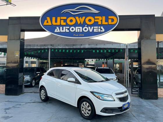 CHEVROLET ONIX 1.4 MPFI LT 8V FLEX 4P AUTOMÁTICO CHEVROLET ONIX 1.4 MPFI LT 8V FLEX 4P AUTOMÁTICO
